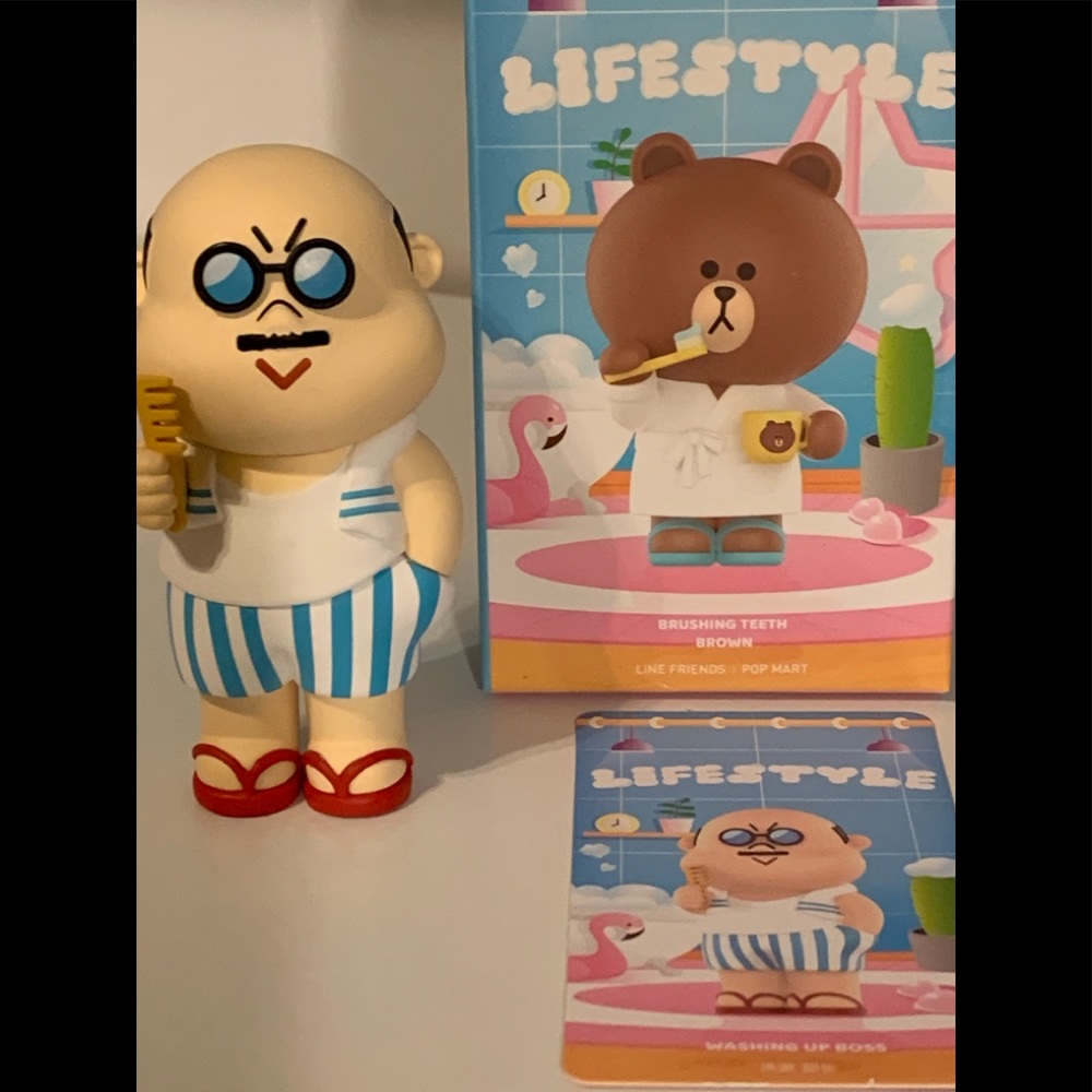 Popmart line friends lifestyle boss blind box open
